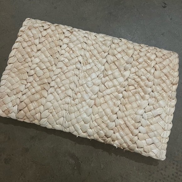 WOVEN CLUTCH | NWT | NEVER WORN - Picture 7 of 7